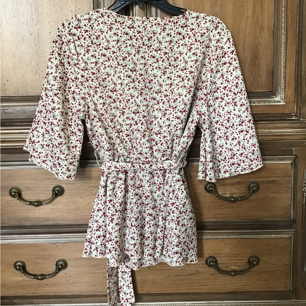 Floral Top - Picture 2 of 10